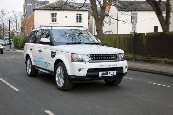 Land Rover выпустит свой первый гибридный автомобиль