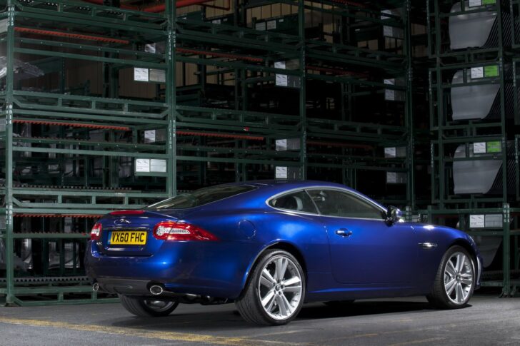 Jaguar XK Coupe в синем цвете