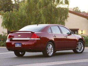 Chevrolet Impala — вид сзади