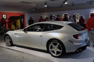 Ferrari FF — вид сбоку