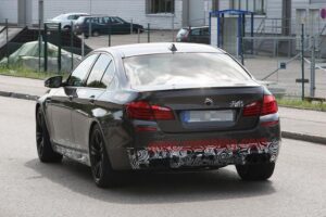 BMW M5 — вид сзади