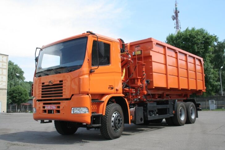 «АвтоКрАЗ» создал новый контейнерный автомобиль-мусоровоз