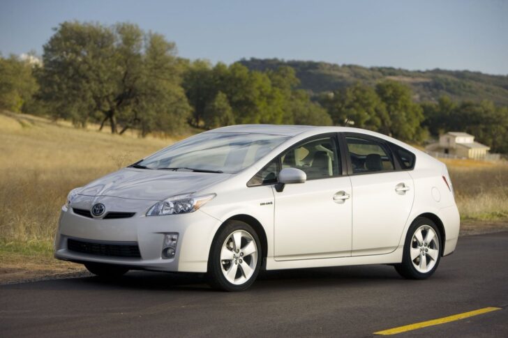 Toyota объявила отзыв почти 106 тысяч гибридов Prius