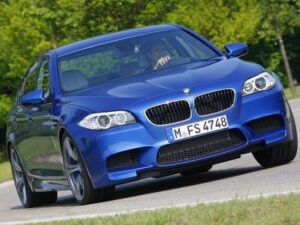 BMW M5 — вид спереди