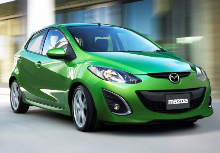 Обновлённая Mazda 2 «въезжает» на мировой авторынок