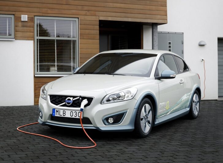 Volvo запустит в серийное производство электромобиль C30 Electric
