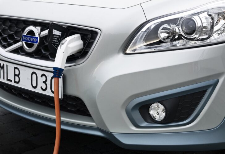 Процесс зарядки Volvo C30 Electric