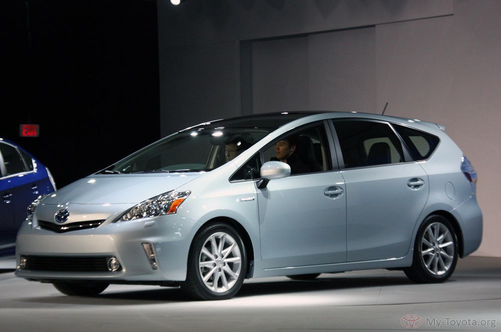 Toyota prius alpha комплектации