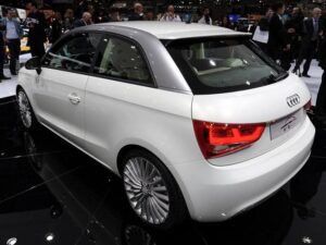Audi A1 E-Tron — вид сзади