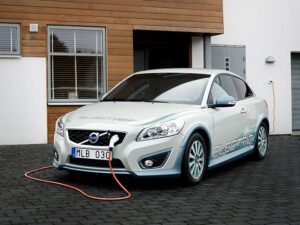Компания Volvo запускает экспериментальную серию электромобилей