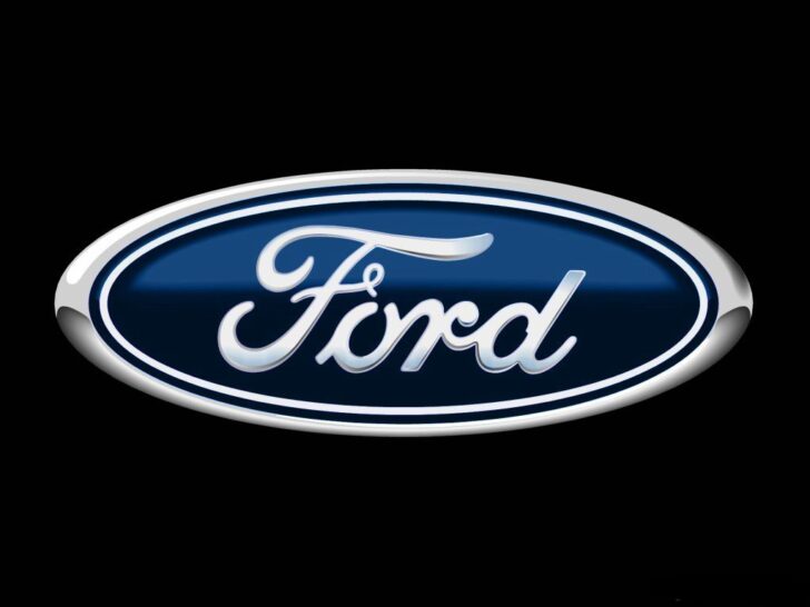 Ford не позволит беседовать по телефону за рулем