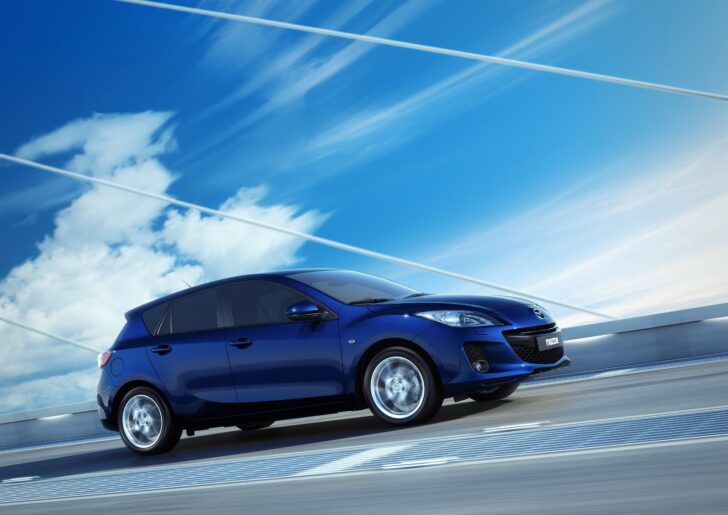 Mazda представила обновленную версию Mazda3