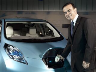 Карлос Гон с электромобилем Nissan Leaf