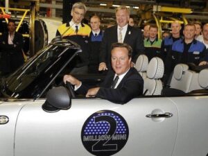 Завод MINI в Оксфорде выпустил двухмиллионный автомобиль