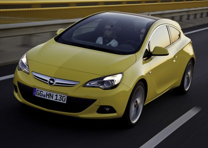 Opel Astra GTC обзавелся панорамным стеклом
