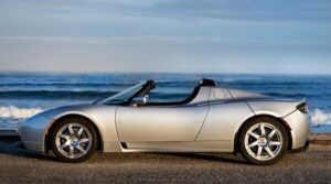 Tesla Roadster (вид сбоку)