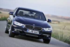 2012 BMW 3 series (вид спереди)