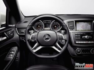 2012 Mercedes Benz ML63 AMG — передняя панель