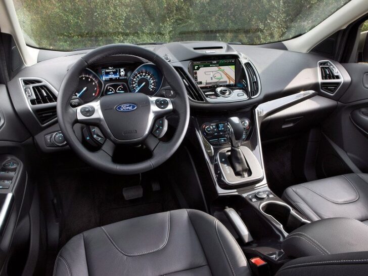 2013 Ford Escape (передняя панель)