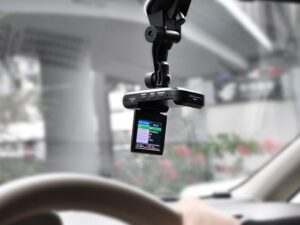 Автомобильный видеорегистратор – надежный помощник в дороге
