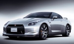 Гоночное купе Nissan GT-R