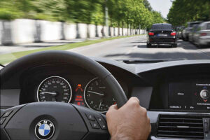 BMW разрабатывает систему контроля состояния здоровья водителя за рулем
