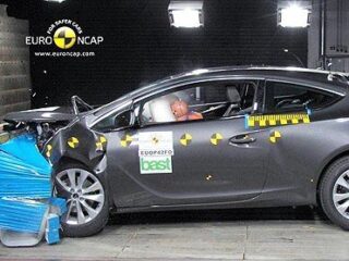 Краш-тест Opel Astra GTC