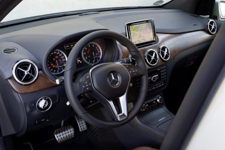 Mercedes-Benz MPV В-Klasse (передняя панель)