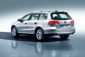 Volkswagen Passat Alltrack (вид сзади)