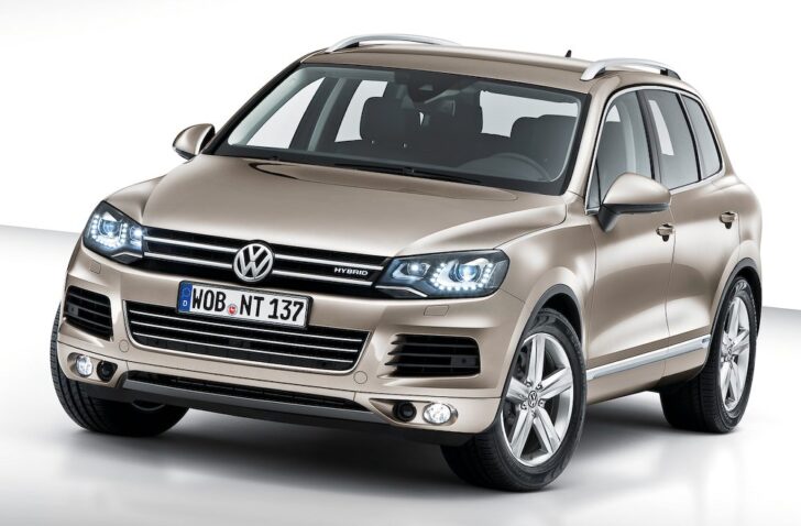 На российском рынке появился гибридный внедорожник Volkswagen Touareg