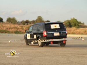 Euro NCAP проверяет безопасность Lancia Voyager