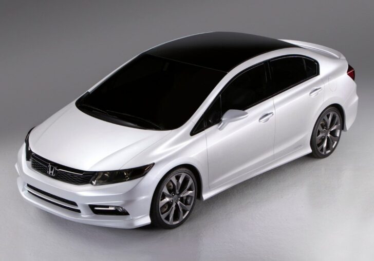 На английских предприятиях компании Honda приступили к серийной сборке модели Civic образца 2012 года