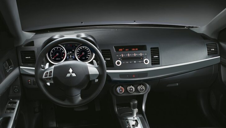 2012 Mitsubishi Lancer (интерьер)