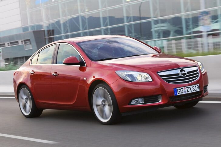 2012 Opel Insignia (рис. 1)