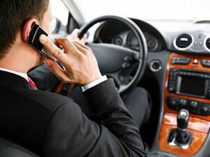 Практически все украинские водители игнорируют запрет разговоров по телефону за рулем