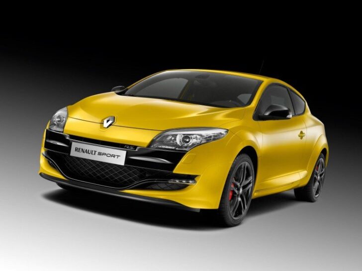 Будущей весной в российских автосалонах появится спортивный хэтчбек Renault Megane R.S