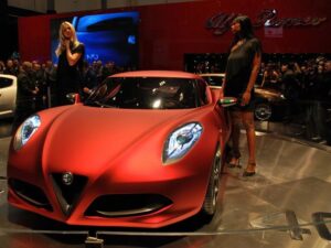 Alfa Romeo 4C (вид спереди)
