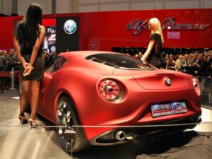 Alfa Romeo 4C (вид сзади)