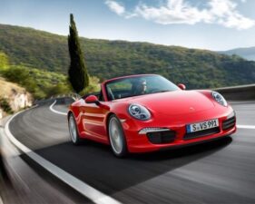 Открытую версию купе 911 Carrera компания Porsche представит завтра в Детройте