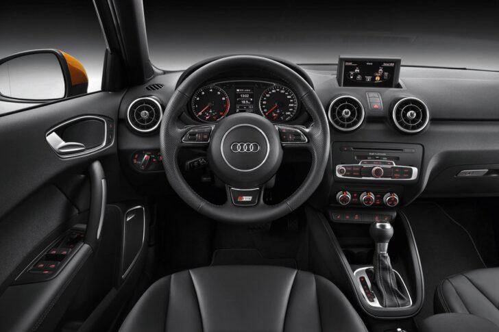 Audi A1 Sportback S — интерьер
