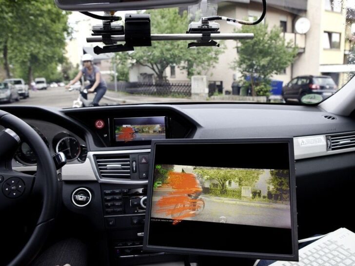В концерне Daimler AG разработана новая технология 6D-Vision