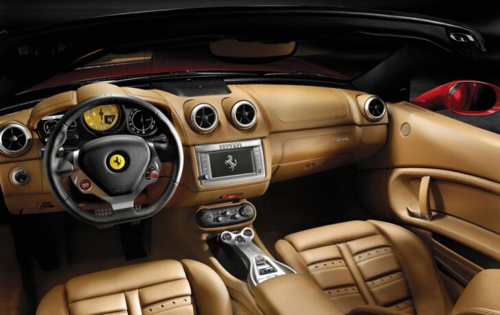 2012 Ferrari California — интерьер