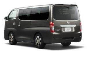 2013 Nissan NV350 Caravan — вид сзади