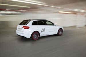 Audi A3 e-tron — вид сбоку