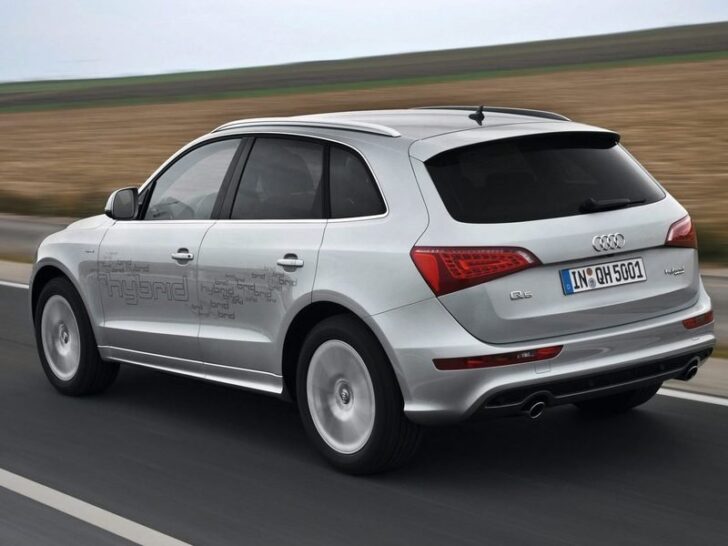 Audi Q5 hybrid — вид сзади