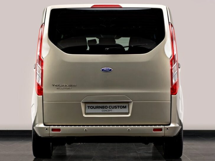 Ford Tourneo Custom Concept (вид сзади)