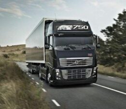 Компания Volvo Trucks провела показательное тестирование грузовика Volvo FH16 750