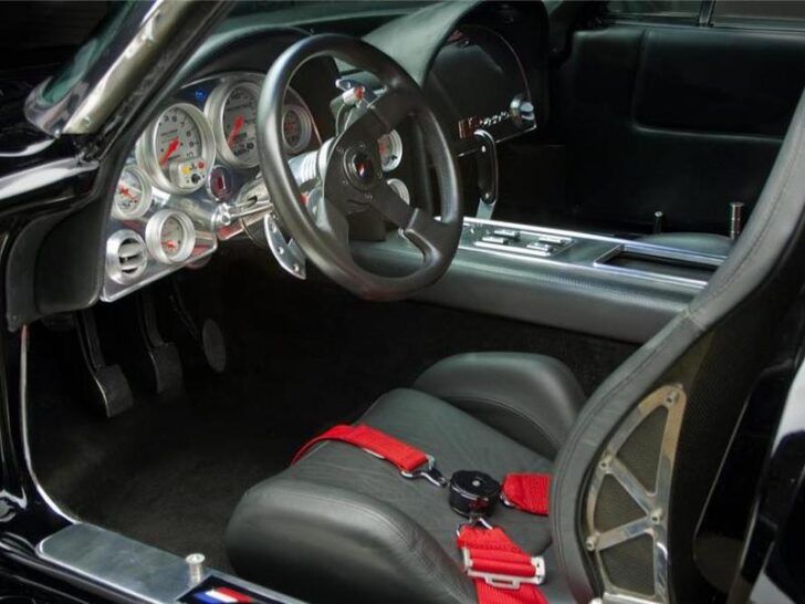 1963 Chevrolet Corvette Custom Coupe — интерьер