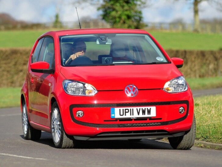 Цена компактного хэтчбека Volkswagen Up! в британских автосалонах начинается от 7995 фунтов