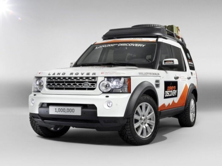 Участники экспедиции на внедорожниках Land Rover Discovery сделали остановку в Москве